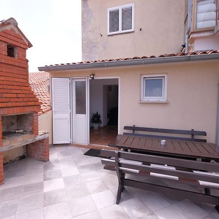 Apartment Klea - Cosy, Near City Center Pula Extérieur photo