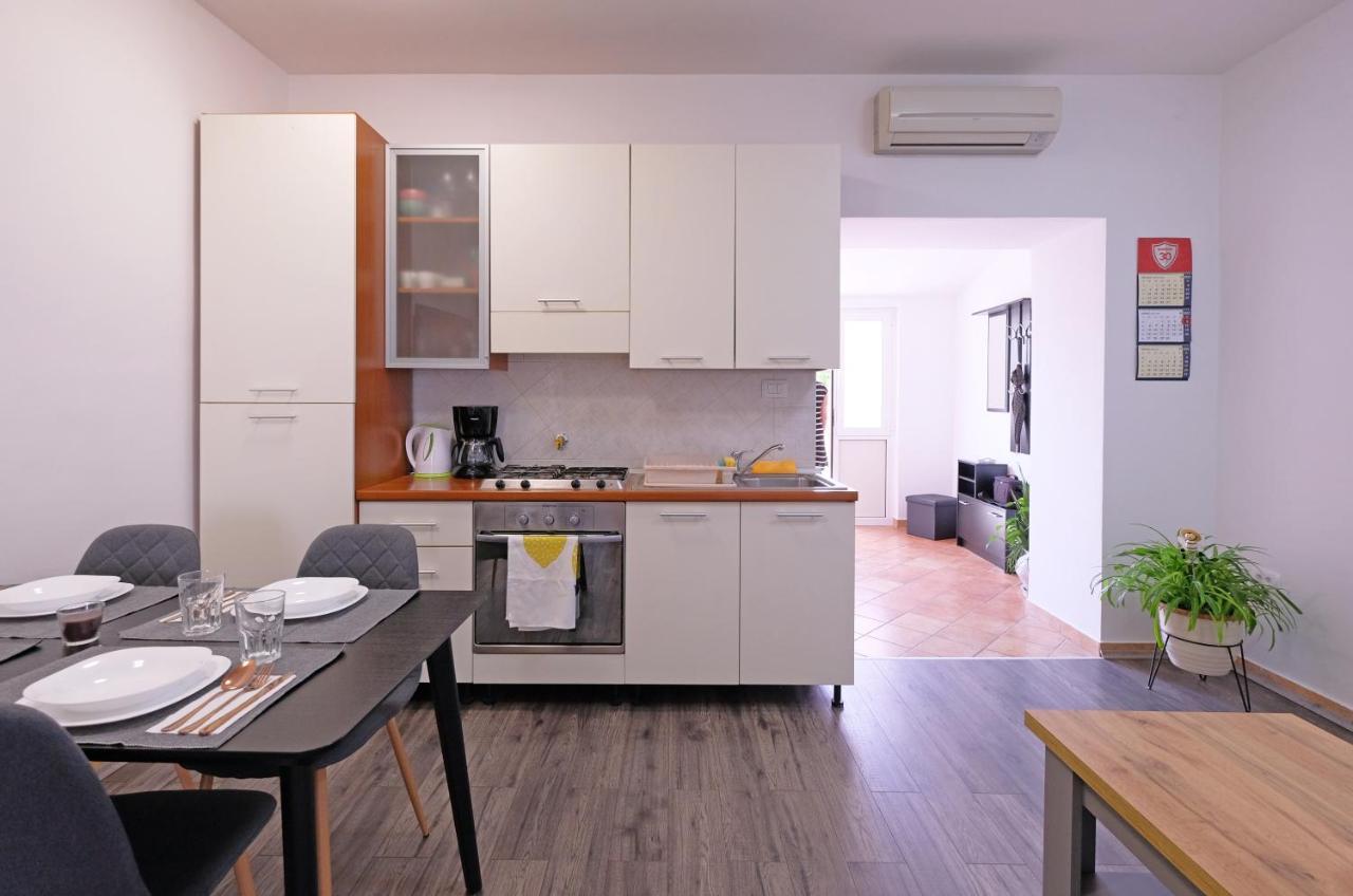 Apartment Klea - Cosy, Near City Center Pula Extérieur photo