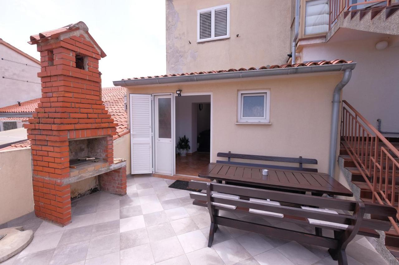 Apartment Klea - Cosy, Near City Center Pula Extérieur photo